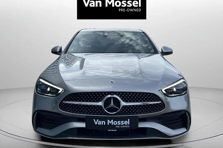 Sølv Mercedes C200 fra 2021