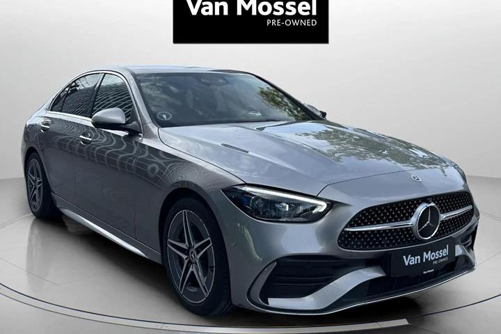 Sølv Mercedes C200 fra 2021