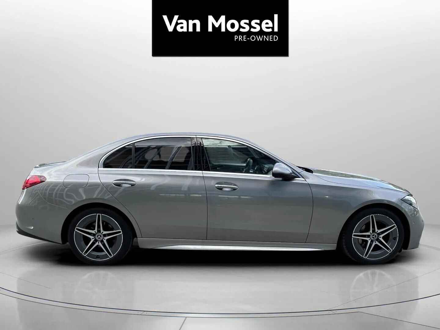Sølv Mercedes C200 fra 2021
