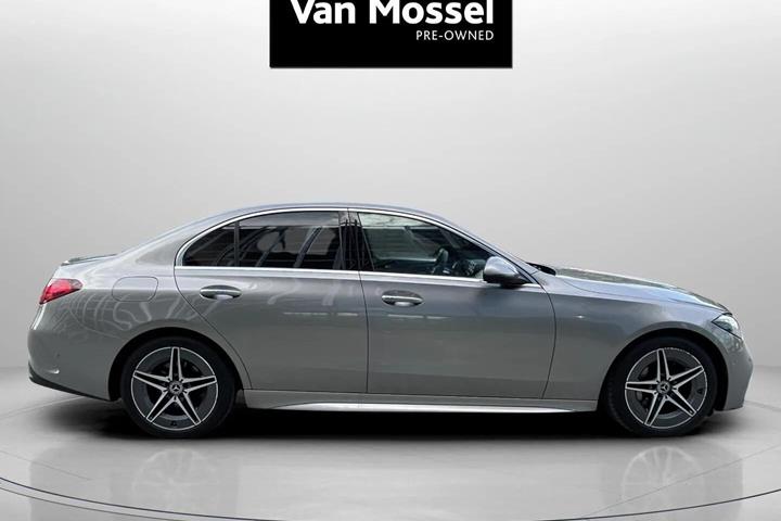 Sølv Mercedes C200 fra 2021