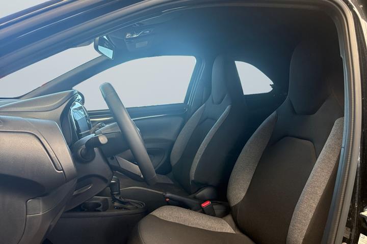 Sort Toyota Aygo X fra 2025