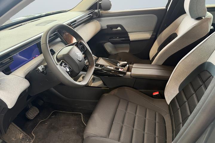 Grå Citroën ë-C5 Aircross fra 2025