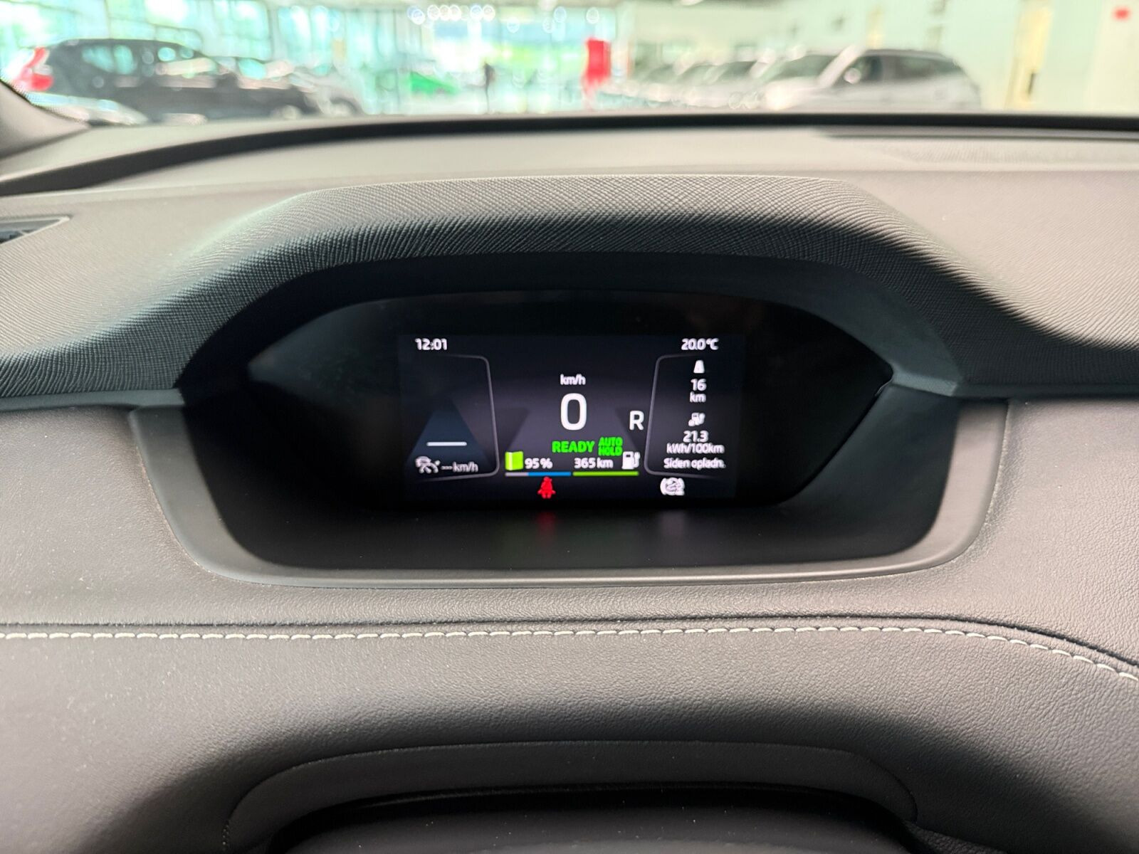 Blå Skoda Enyaq fra 2023