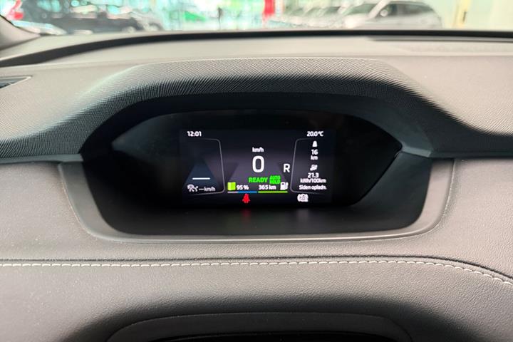 Blå Skoda Enyaq fra 2023