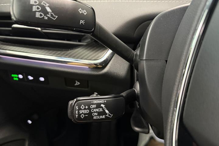 Blå Skoda Enyaq fra 2023