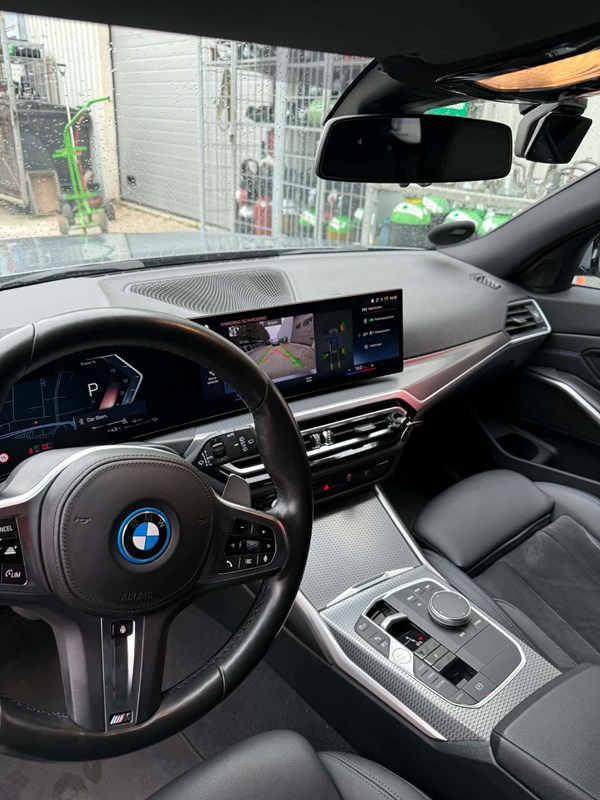 undefined BMW 330e fra 2023