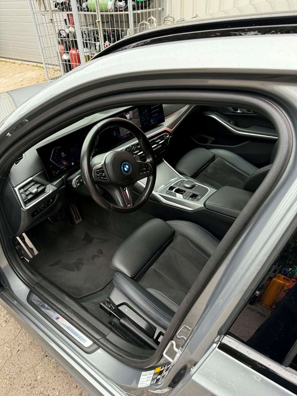 undefined BMW 330e fra 2023