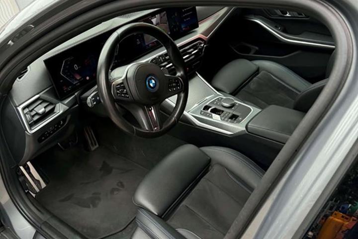 undefined BMW 330e fra 2023