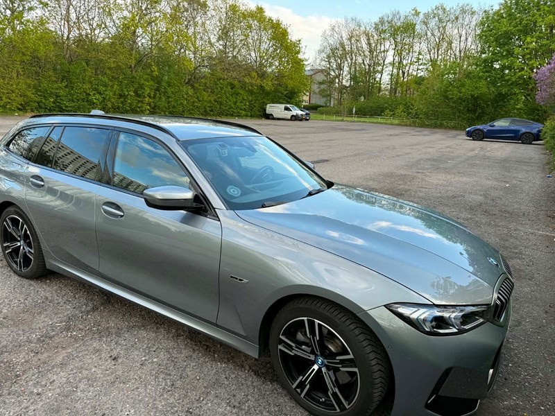 undefined BMW 330e fra 2023