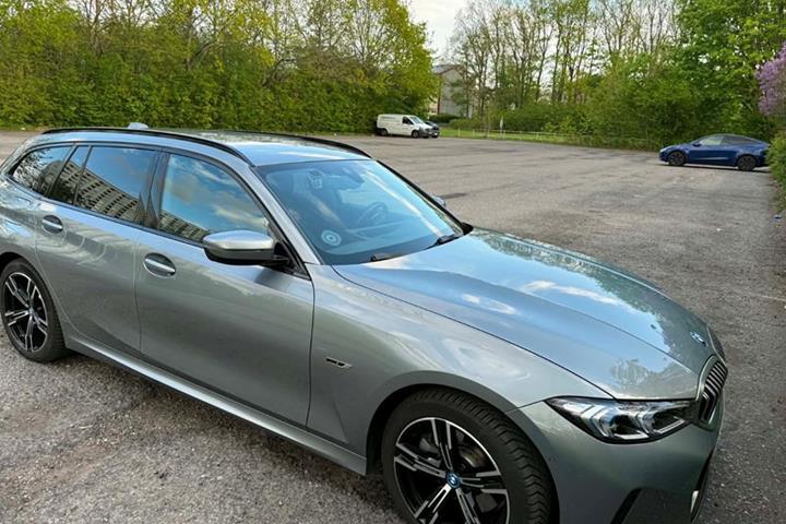 undefined BMW 330e fra 2023