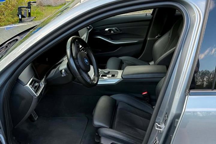 undefined BMW 330e fra 2023