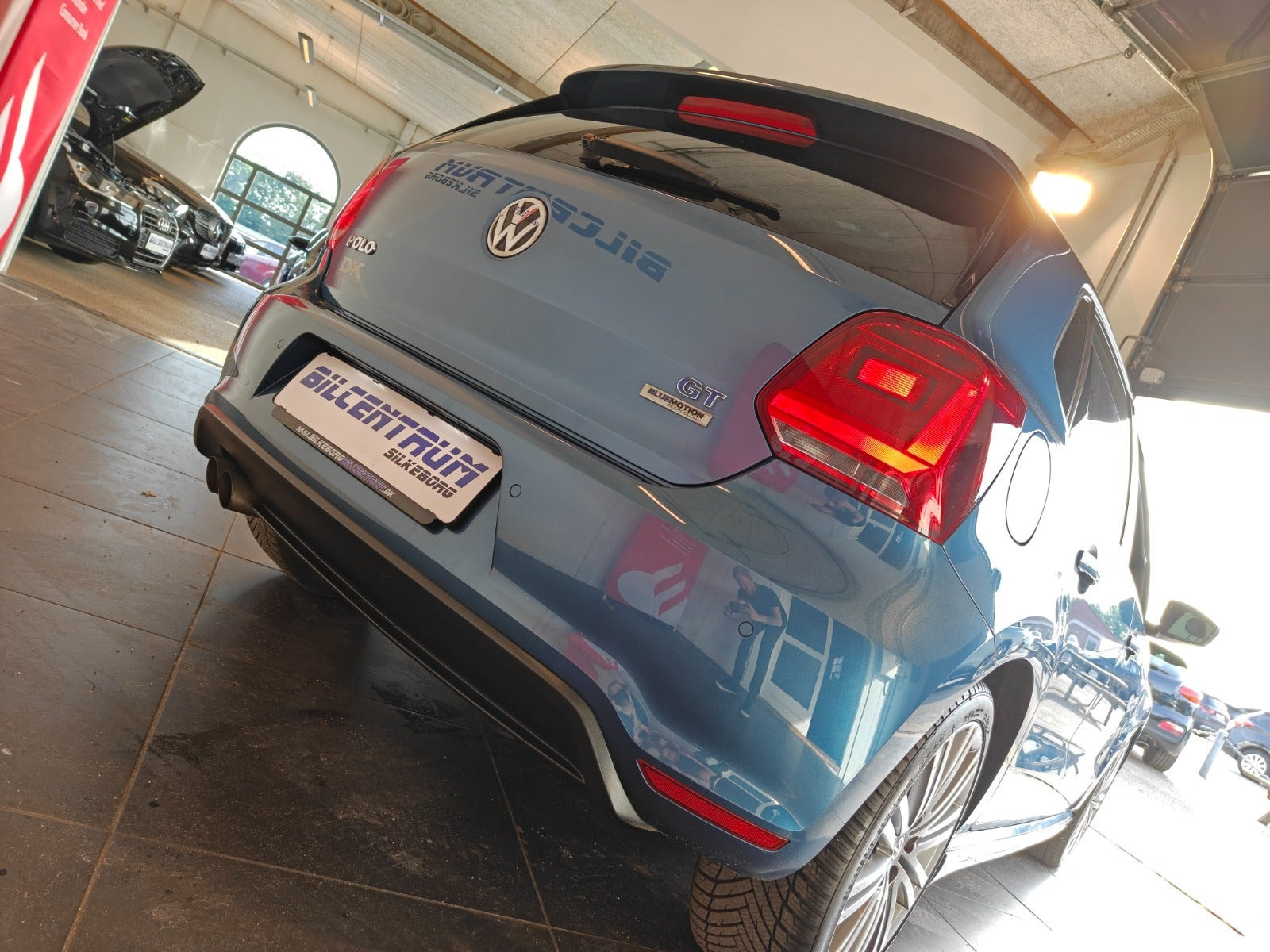 Blå VW Polo fra 2017