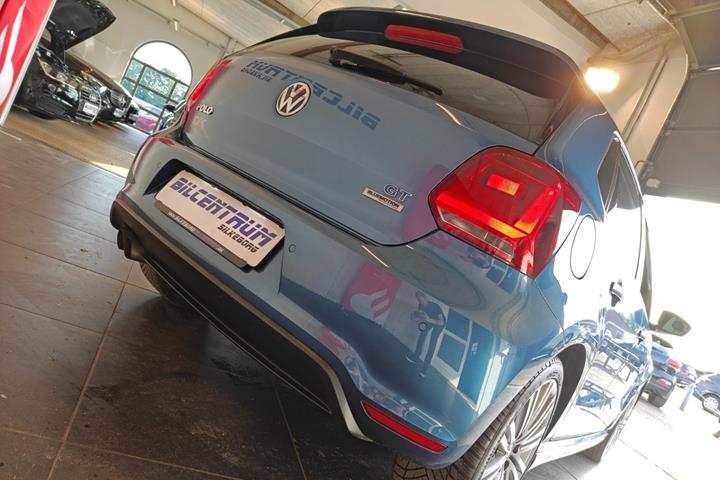Blå VW Polo fra 2017