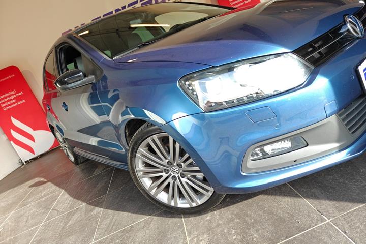Blå VW Polo fra 2017