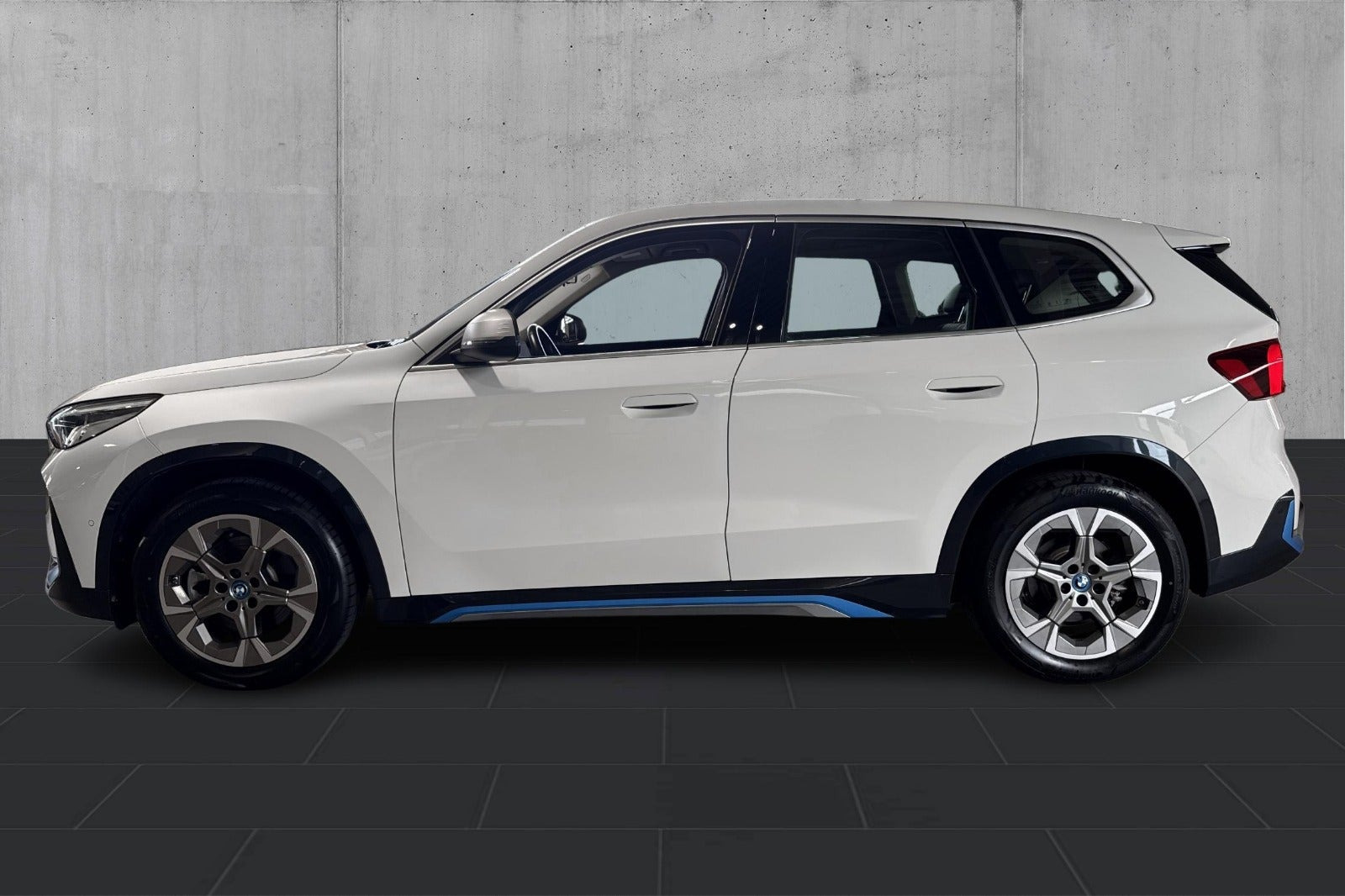 Hvid BMW iX1 fra 2024