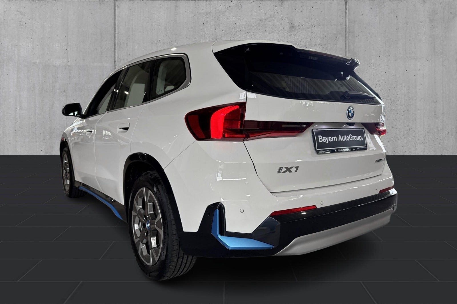 Hvid BMW iX1 fra 2024