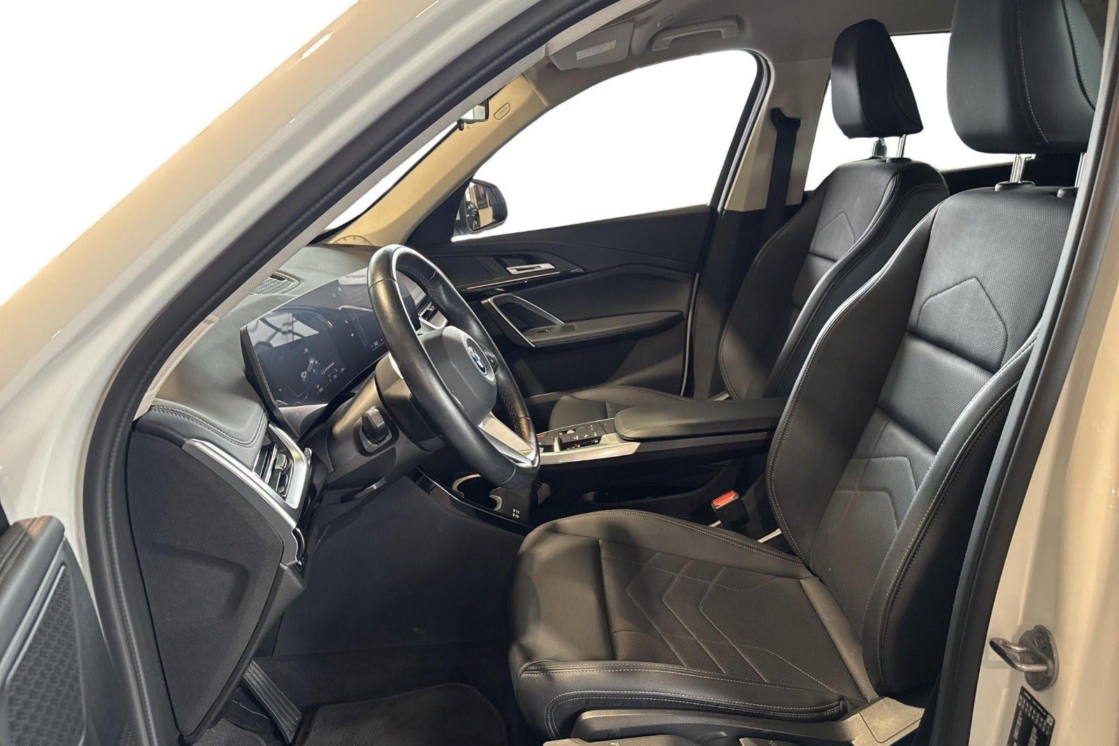 Hvid BMW iX1 fra 2024