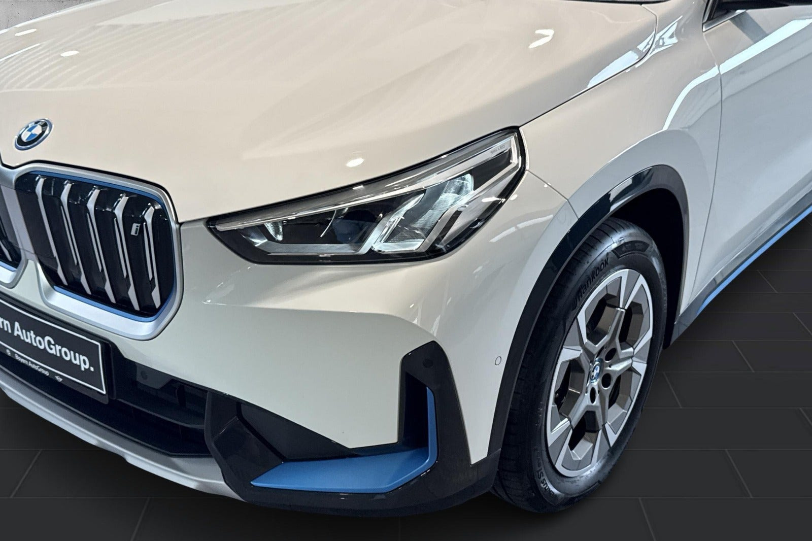 Hvid BMW iX1 fra 2024