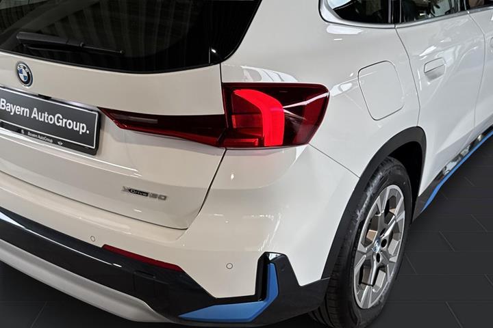 Hvid BMW iX1 fra 2024