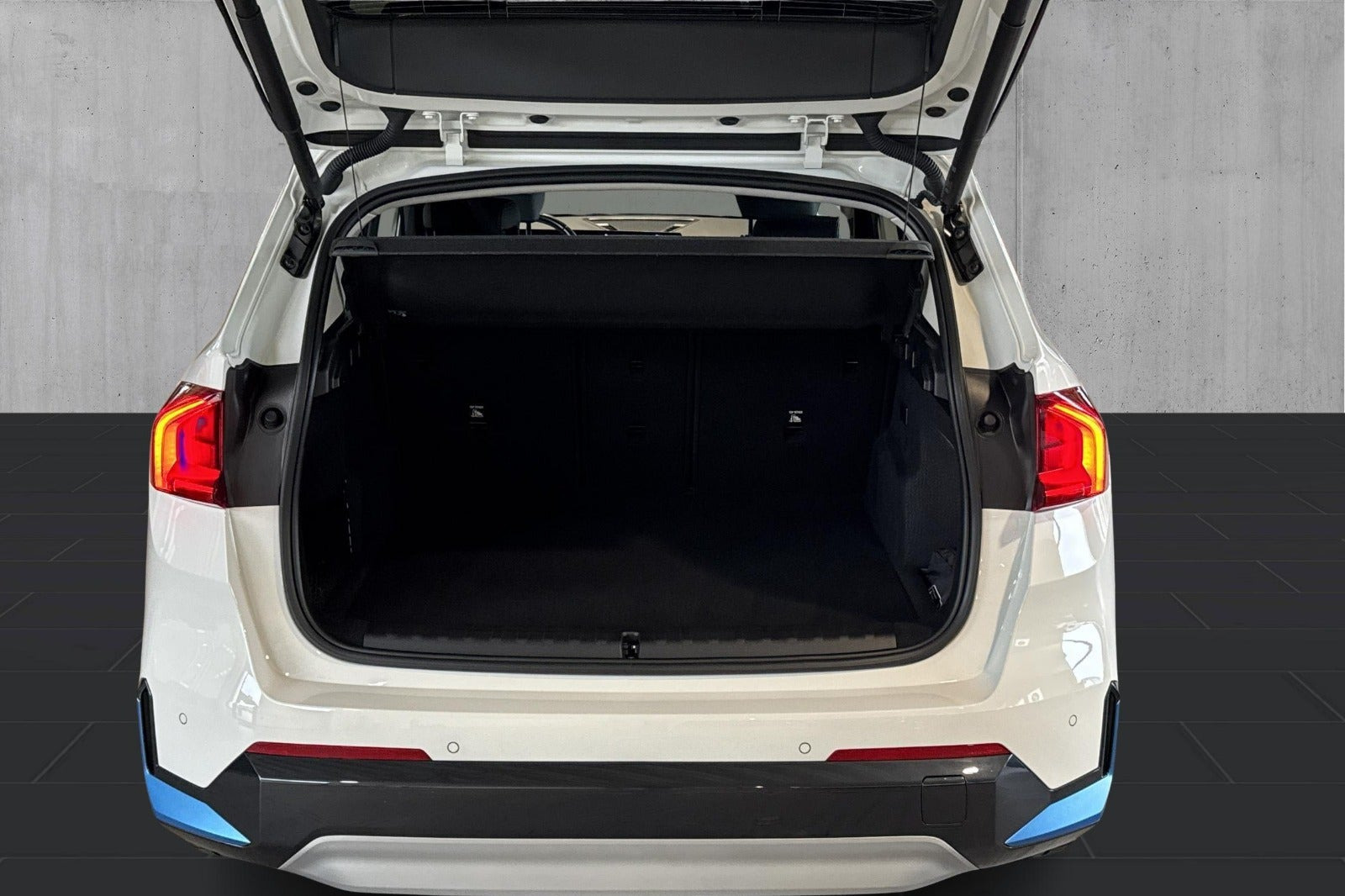 Hvid BMW iX1 fra 2024