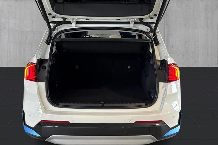 Hvid BMW iX1 fra 2024