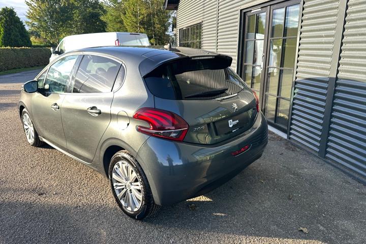 undefined Peugeot 208 fra 2017