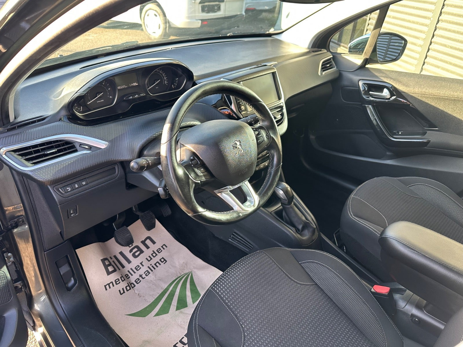 undefined Peugeot 208 fra 2017
