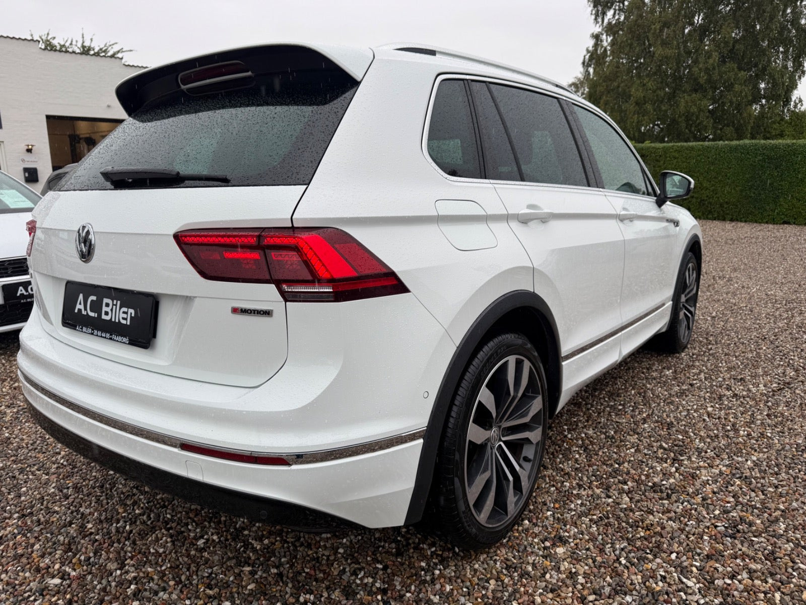 Hvid VW Tiguan fra 2018