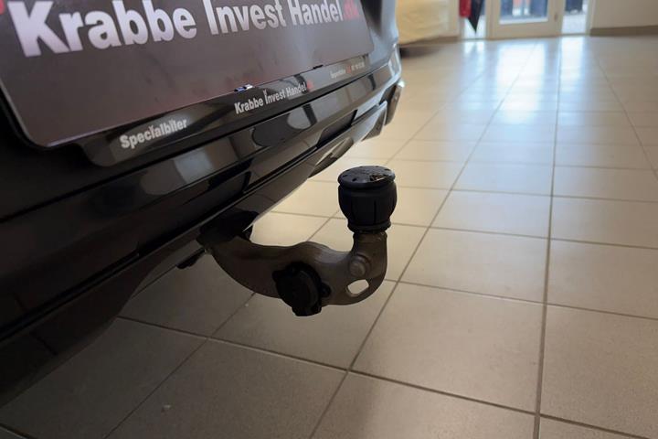 Grå Mercedes GLC400 e fra 2023