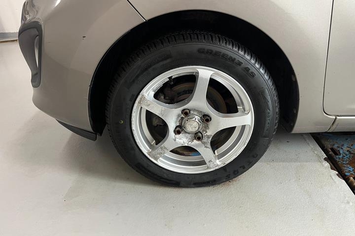 Orange Kia Picanto fra 2012