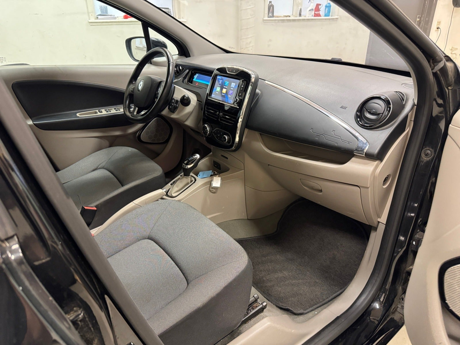 Sort Renault Zoe fra 2015