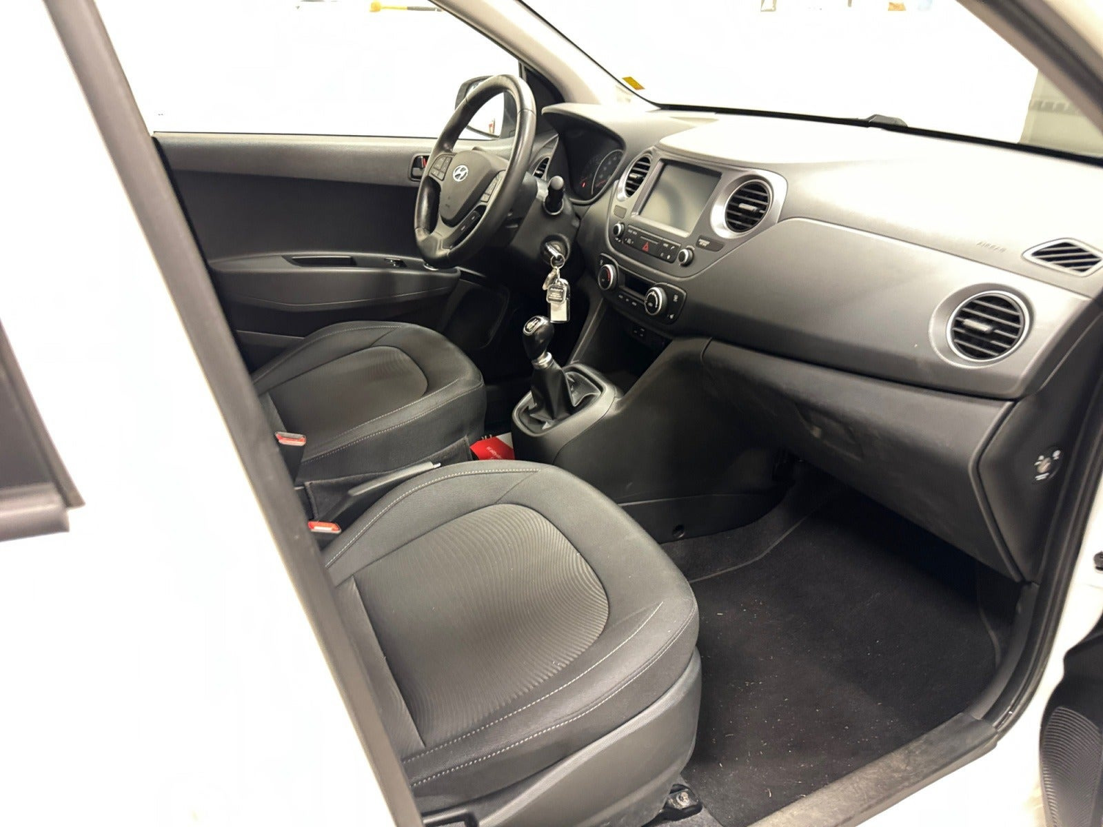 Hvid Hyundai i10 fra 2020