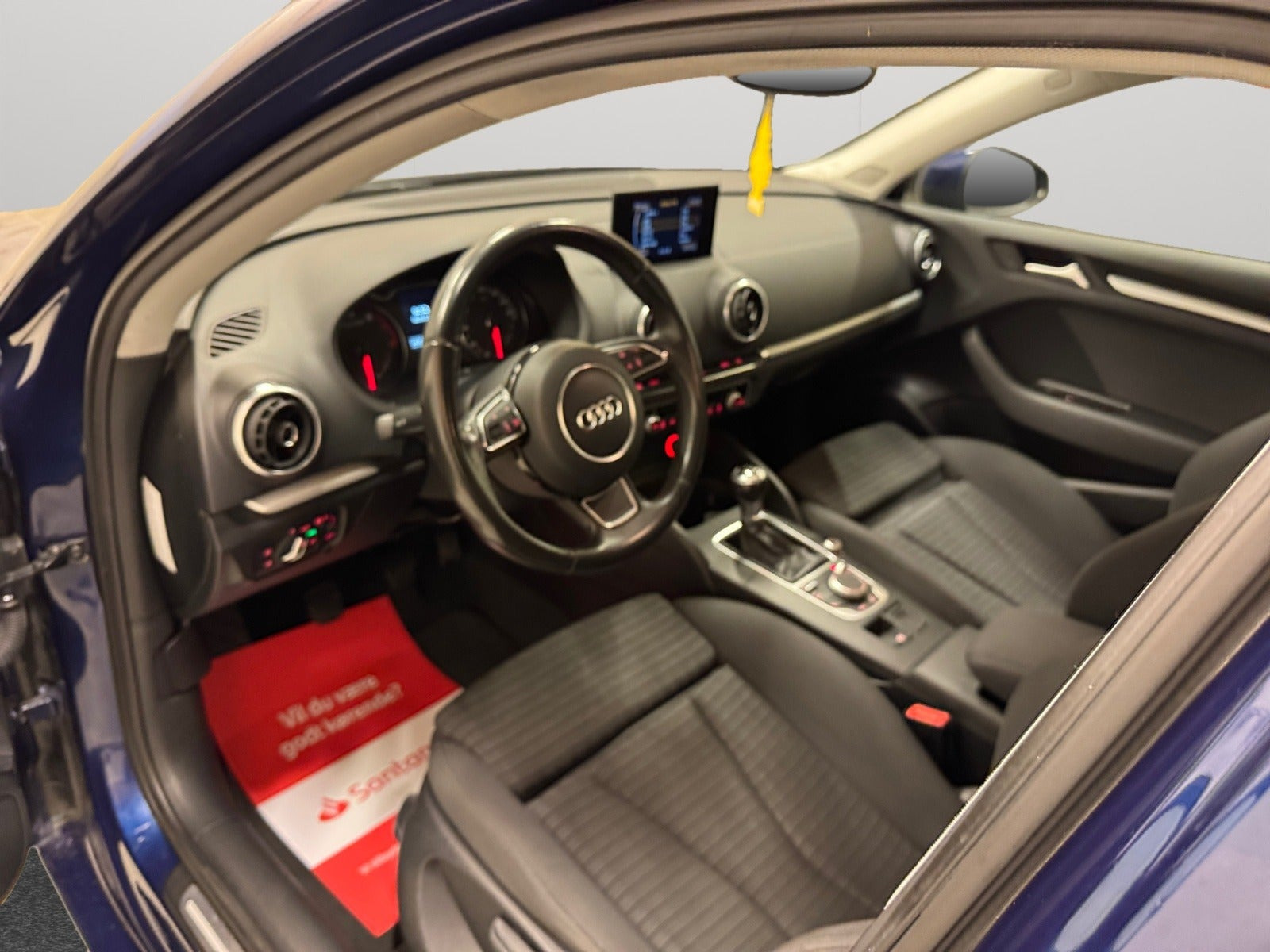 Blå Audi A3 fra 2015