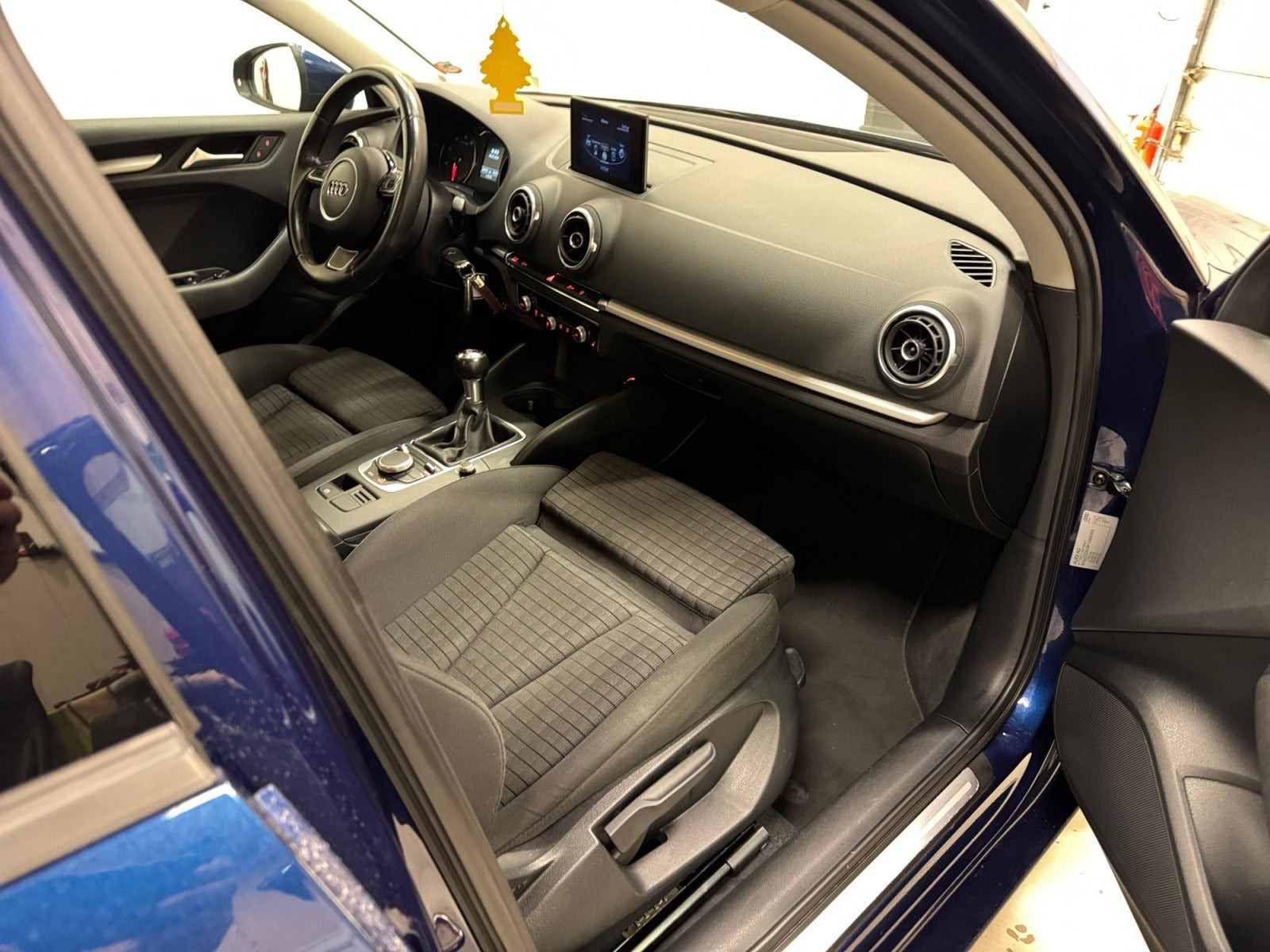 Blå Audi A3 fra 2015