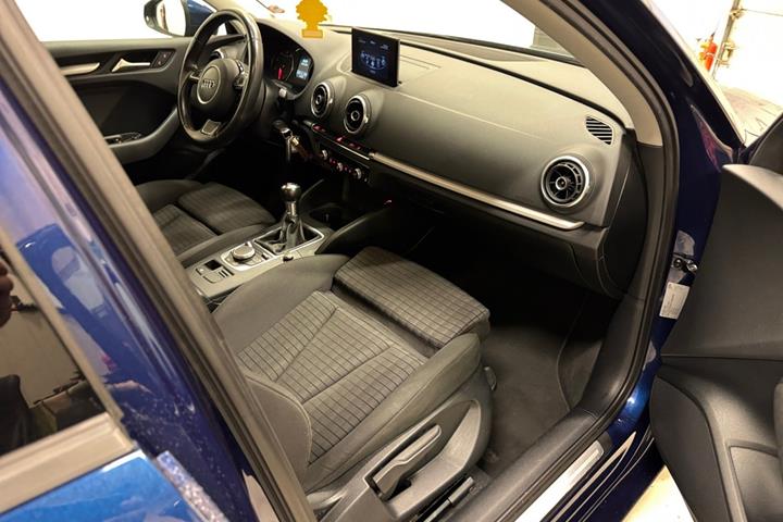 Blå Audi A3 fra 2015