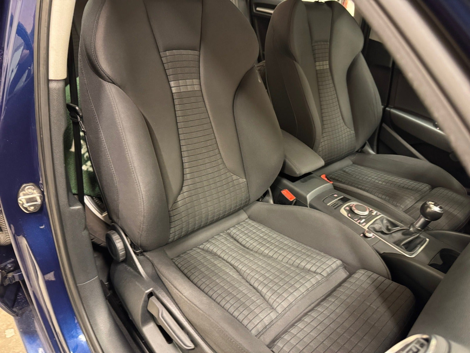 Blå Audi A3 fra 2015