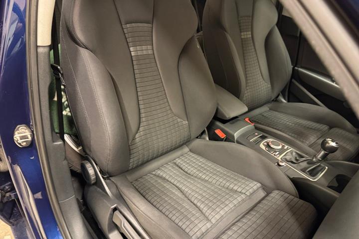 Blå Audi A3 fra 2015
