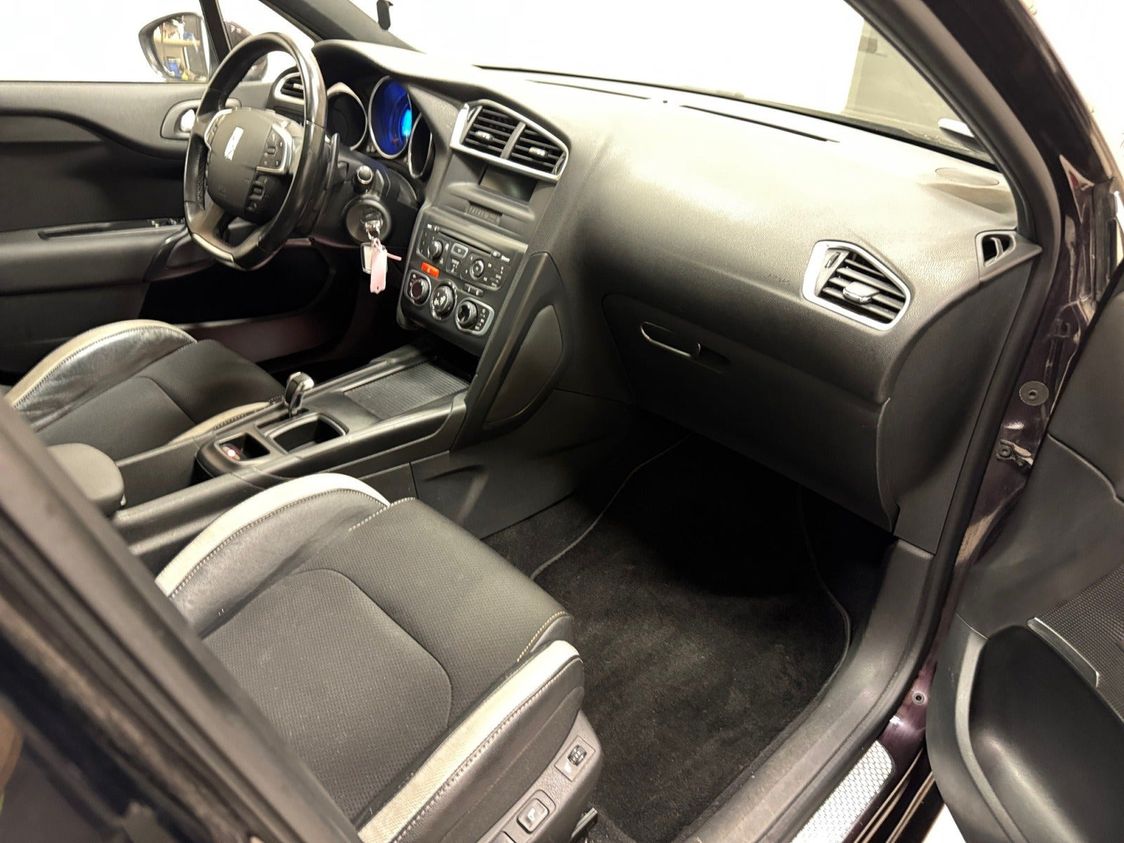 Lilla Citroën DS4 fra 2015