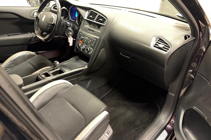 Lilla Citroën DS4 fra 2015
