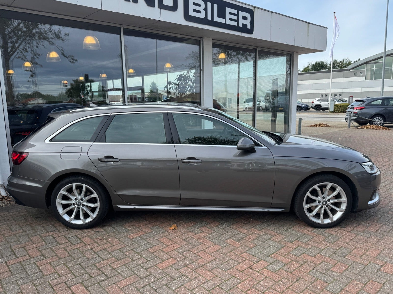 Grå Audi A4 fra 2020