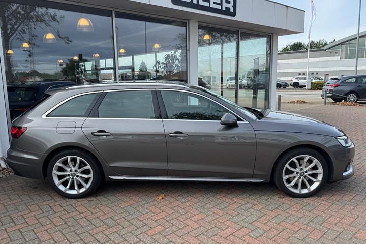 Grå Audi A4 fra 2020
