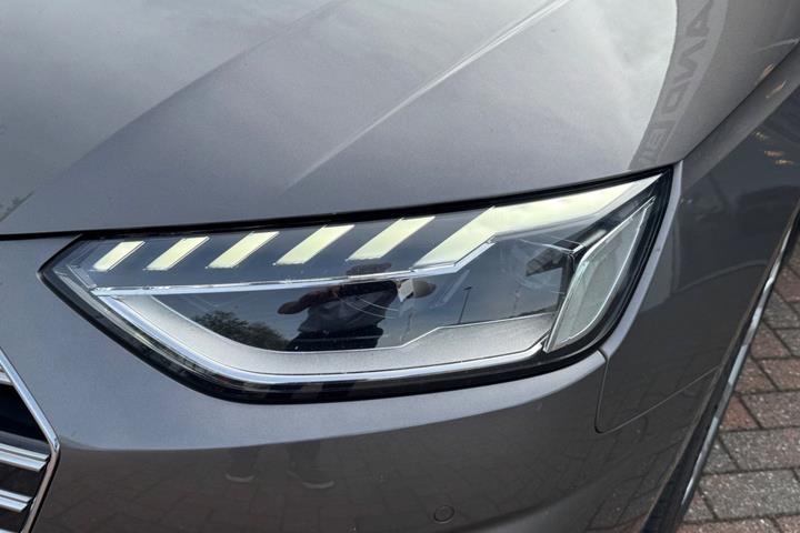 Grå Audi A4 fra 2020