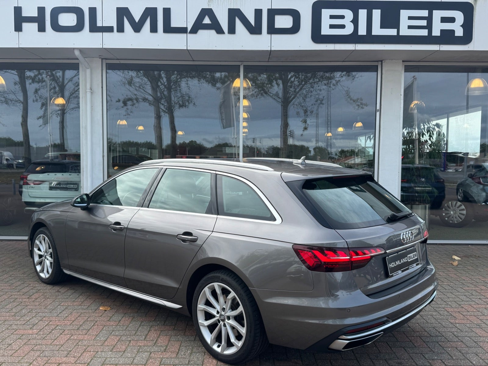 Grå Audi A4 fra 2020