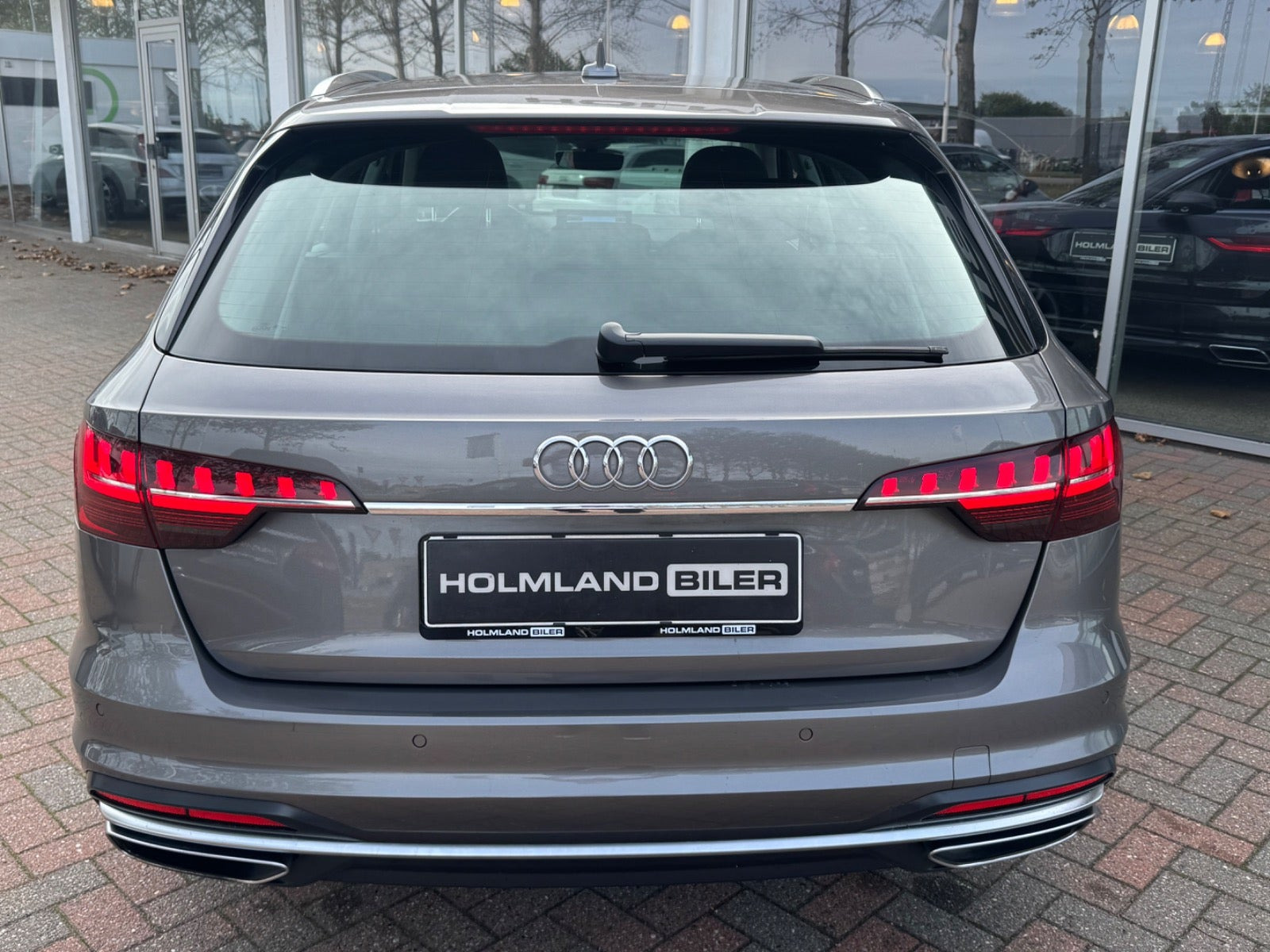 Grå Audi A4 fra 2020