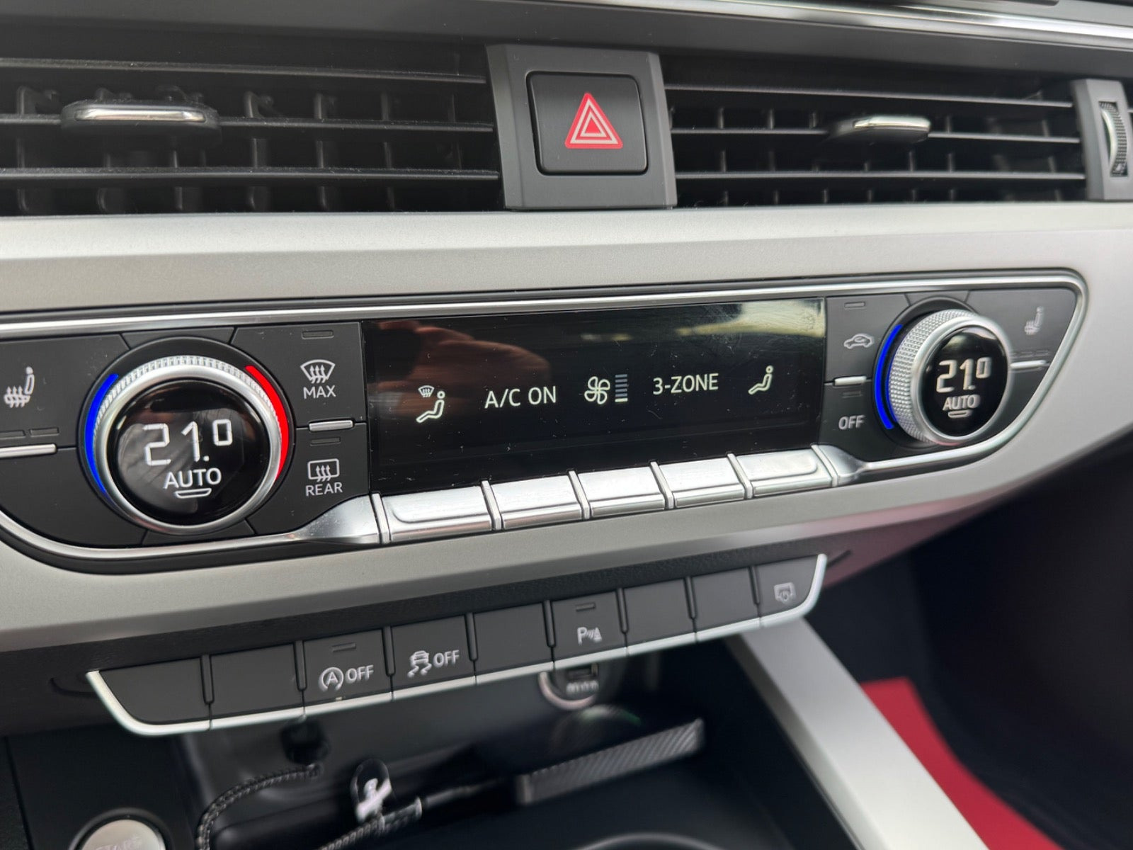 Grå Audi A4 fra 2020