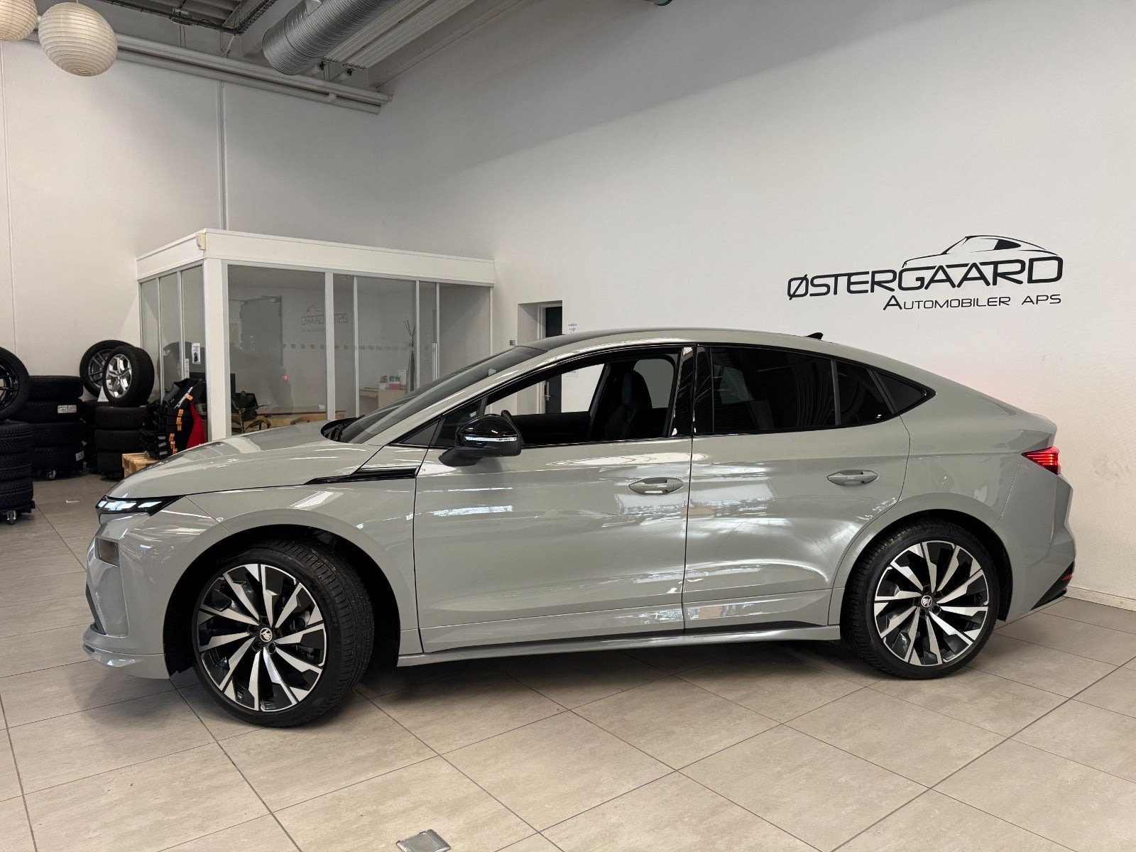 Grå Skoda Enyaq fra 2026