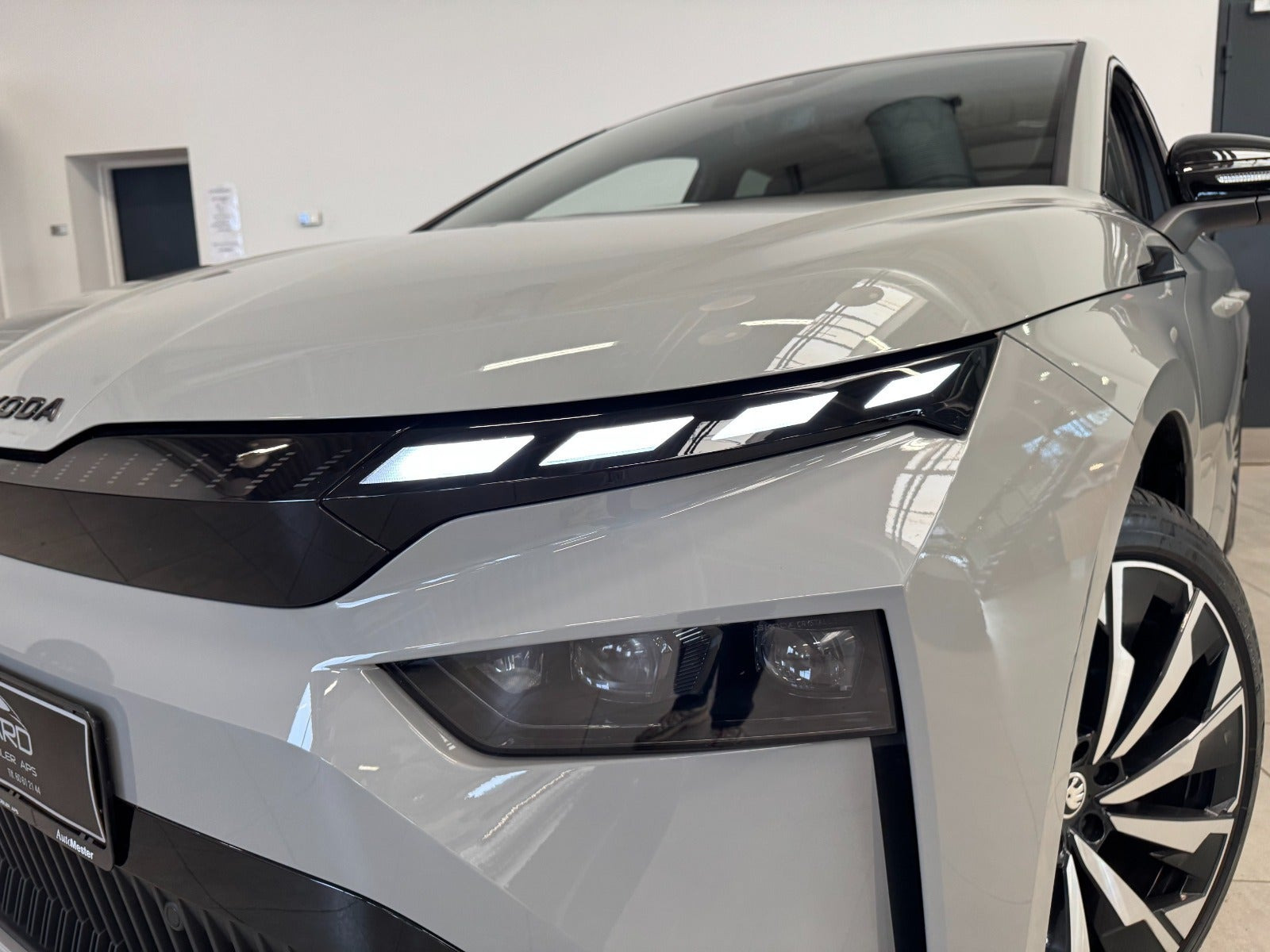 Grå Skoda Enyaq fra 2026