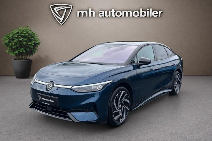 Blå VW ID.7 fra 2025 set udefra