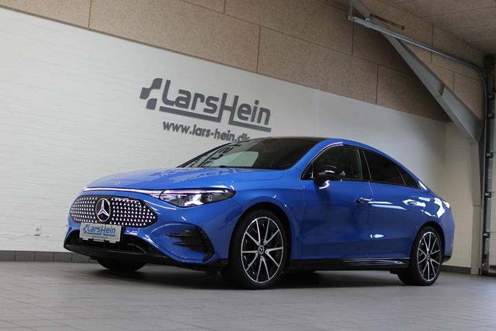 Blå Mercedes CLA250+ fra 2025
