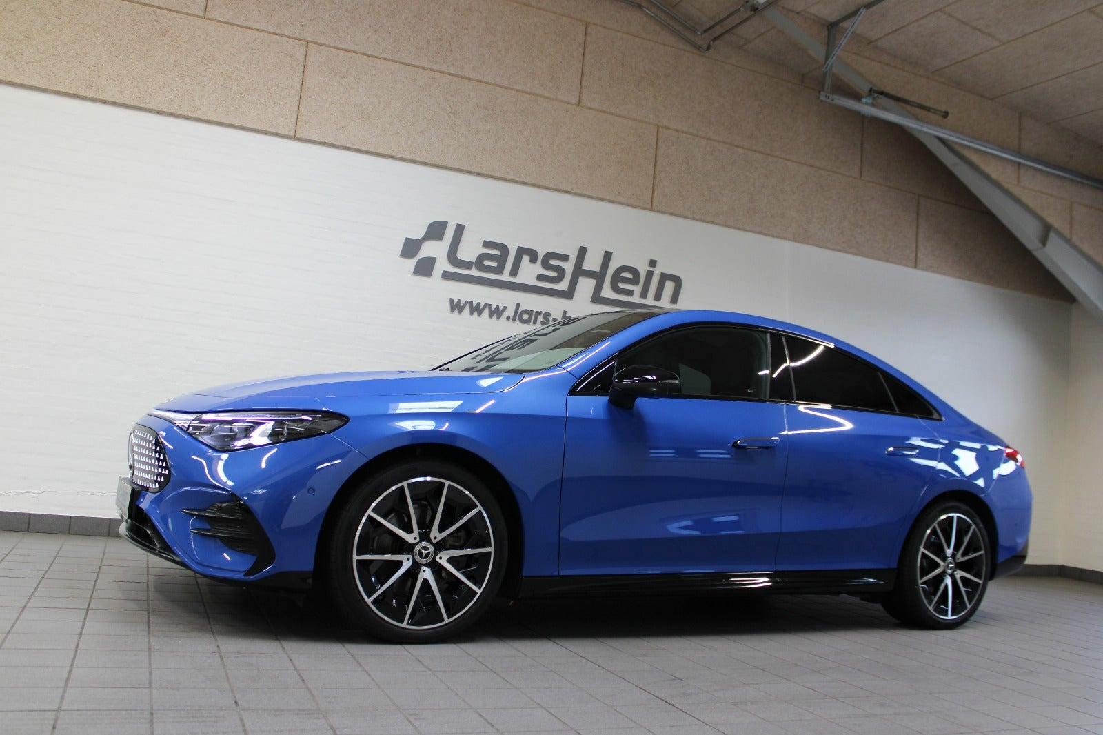 Blå Mercedes CLA250+ fra 2025
